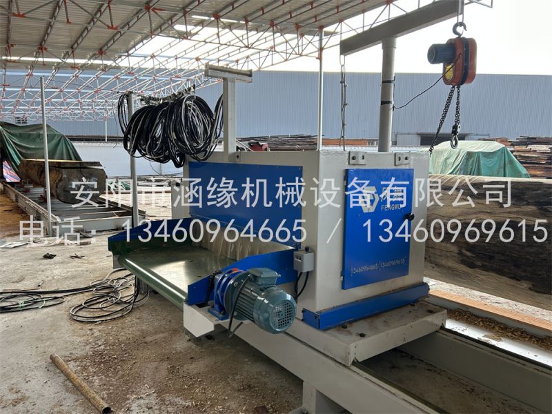 重型數控六刀圓木車(chē)床