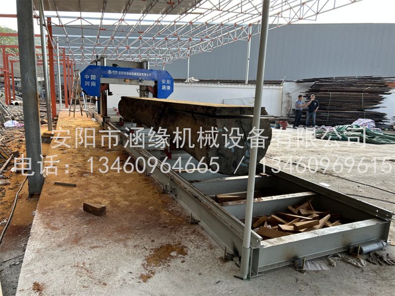 重型數控六刀圓木車(chē)床
